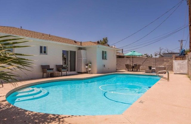 Cozy home near downtown Mesa Pool BBQ