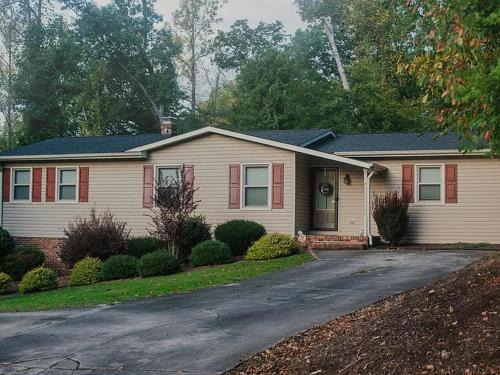 Cozy home near golf & casino!