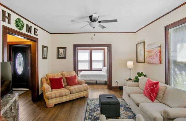 Cozy home perfect for families - Near Naval Base!