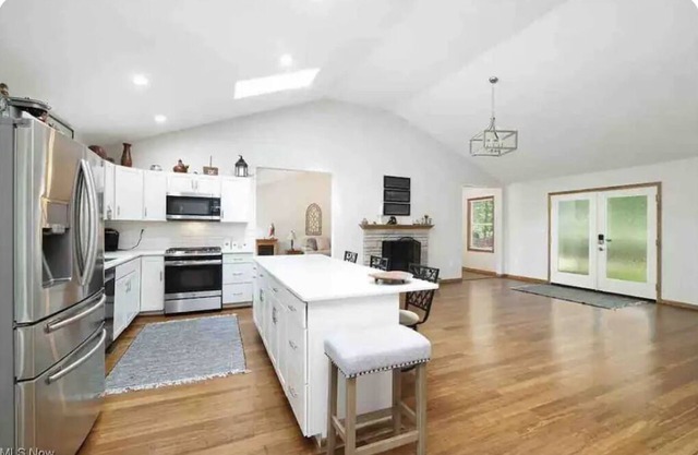 Cozy house in Medina Close 71/77/271 close hinckley park and shopping.