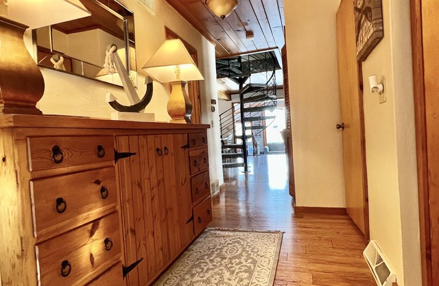 Cozy lake house with a hot-tub!