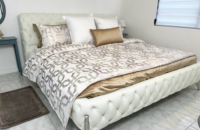 Cozy Lake View 2 Bedroom House