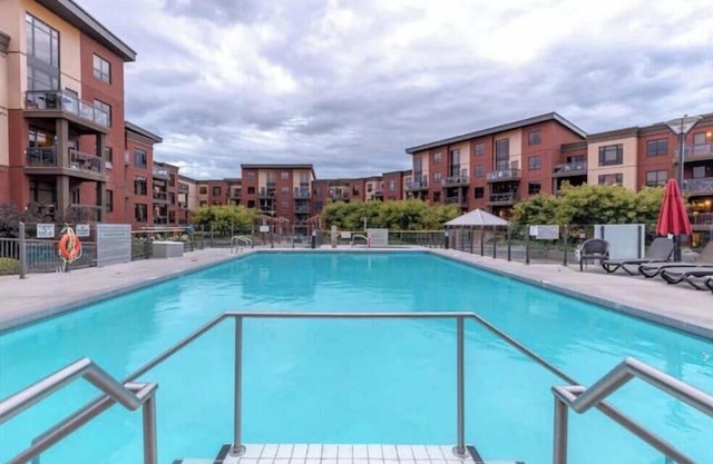 Cozy Lakehouse Condo with Pool