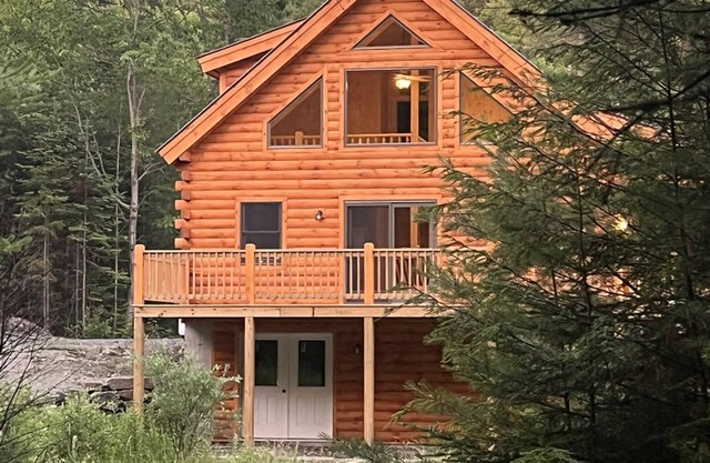 Cozy Log Cabin Getaway