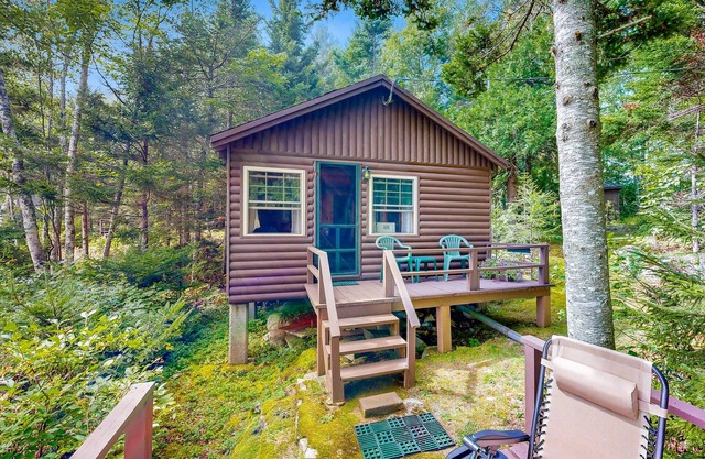 Cozy Log Cabin with Deck, Picnic Table & Breath-taking View