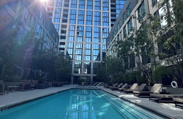 Cozy lovely apartment in Oakland with fitness facility and other amenities