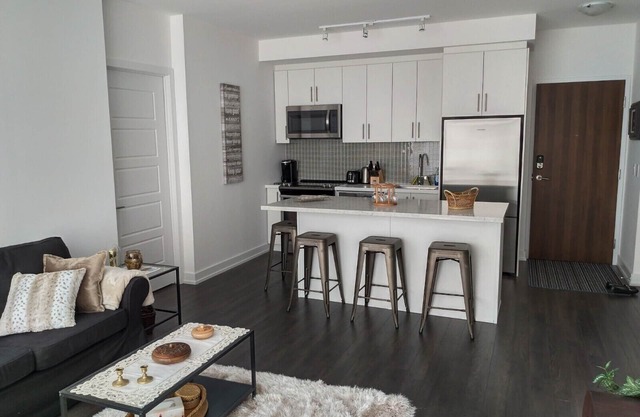 Cozy, Modern 2-Bedroom Apartment at Friday Harbour Resort