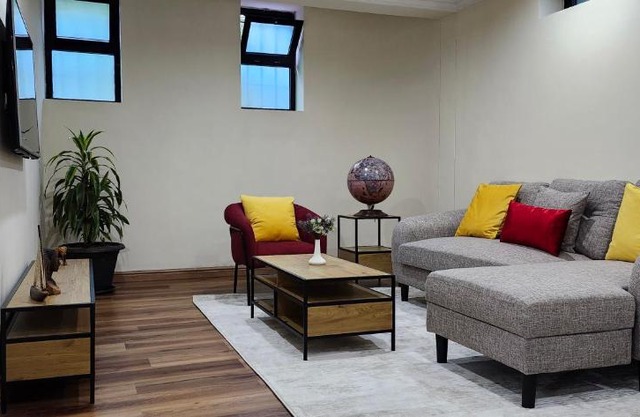 Cozy & Modern 2-Bedroom Unit