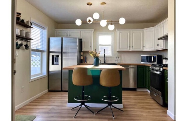 Cozy, Modern 3-Bedroom Close to Downtown