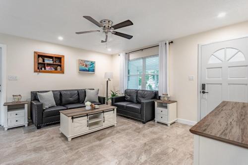 Cozy Modern Home-Renovated Retreat,Prime Location