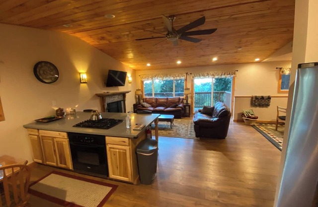 Cozy Mountain Cabin Getaway – Ski - Hike - Bike - Relax