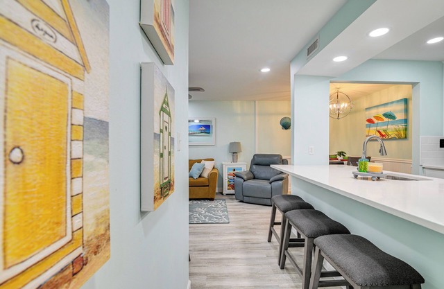 Cozy Myrtle Beach Getaway: 1 Block to Ocean!