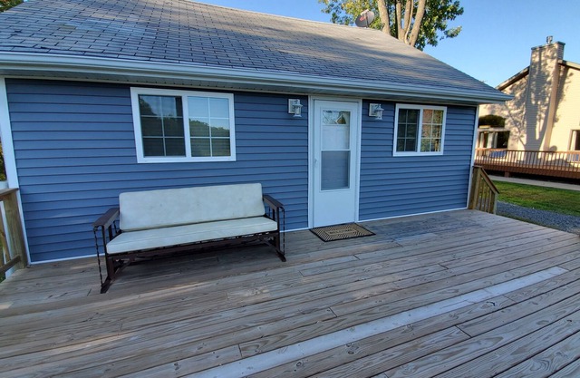 Cozy Open Concept Cabin for 6