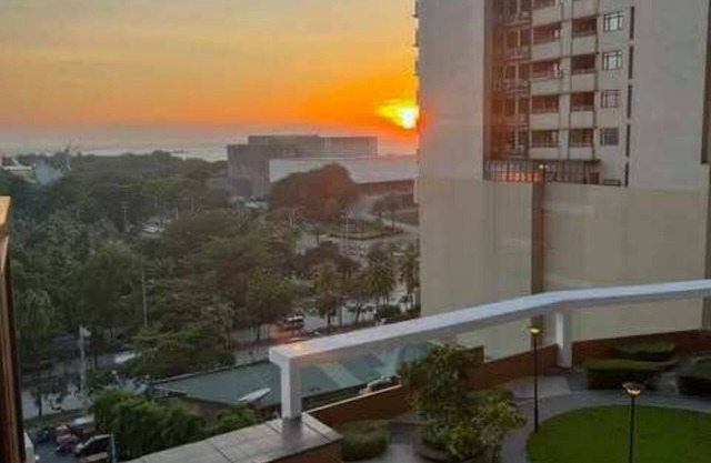 Cozy Pasay Condo with Pool Access