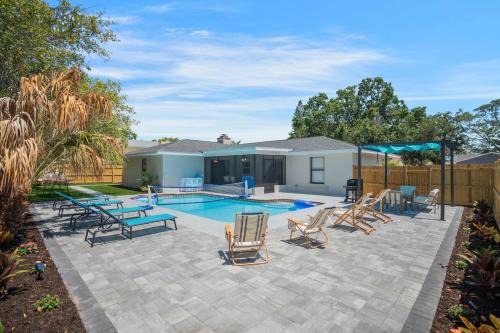 Cozy Pool House, 24 min to Beach