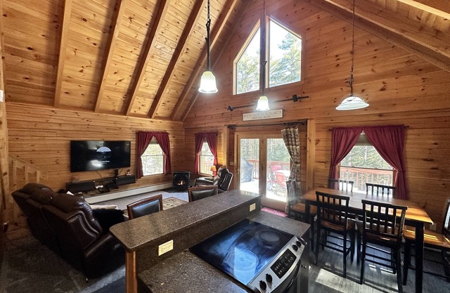 Cozy Private Cabin in Harrison Located Near Lakes, Mountains and Adventure