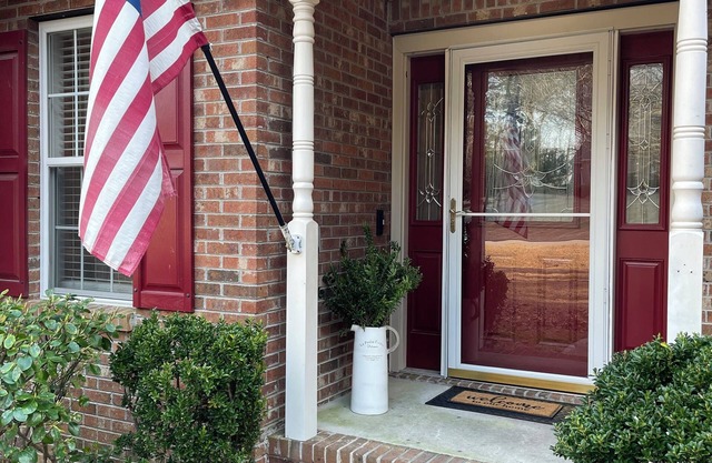 Cozy Quiet Private Home in Established Neighborhood Close to Base & Beach!