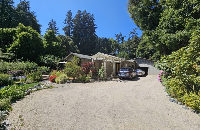 Cozy retreat near woods and sea