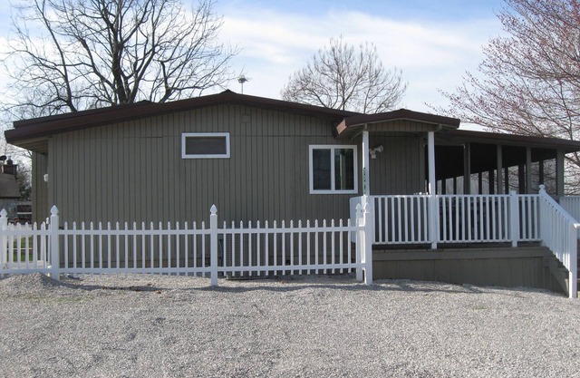 Cozy Retreat: Your Serene Lakeside Haven near Patoka Lake in Southern Indiana