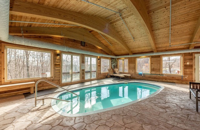 Cozy Rooms, Indoor Pool, Lake Perks & Hot Tub