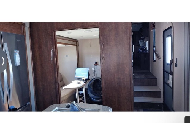 Cozy RV with WiFi, Wood Deck w/awning in marvelous Palmetto