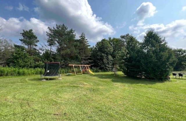 Cozy serene cabin, nestled in pine woods