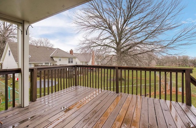 Cozy Sleeps 12 Updated 1800sqft home NO STAIRS