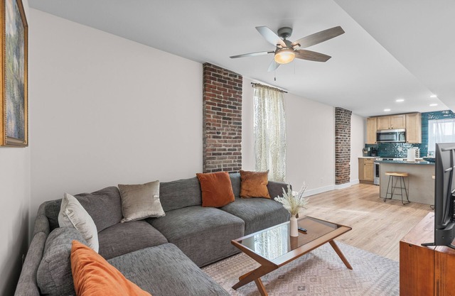 Cozy Soulard Retreat Near Bars - Sleeps 8 - Arcade