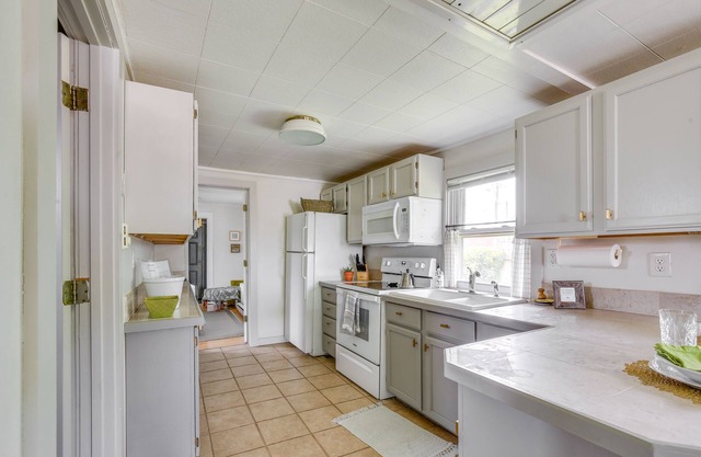 Cozy St Louis Home w/ Fire Pit: Near Downtown!