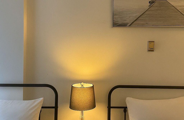 Cozy Studio | 2 Twin Beds, Steps from Bow River