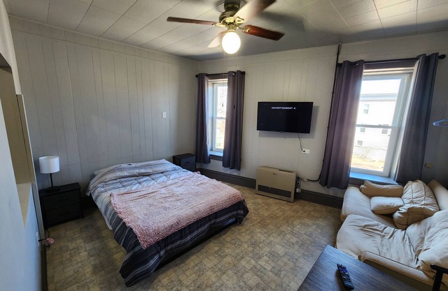 Cozy Studio Apt Near MTU, Houghton & Keweenaw, Full Amenities & Trail Access