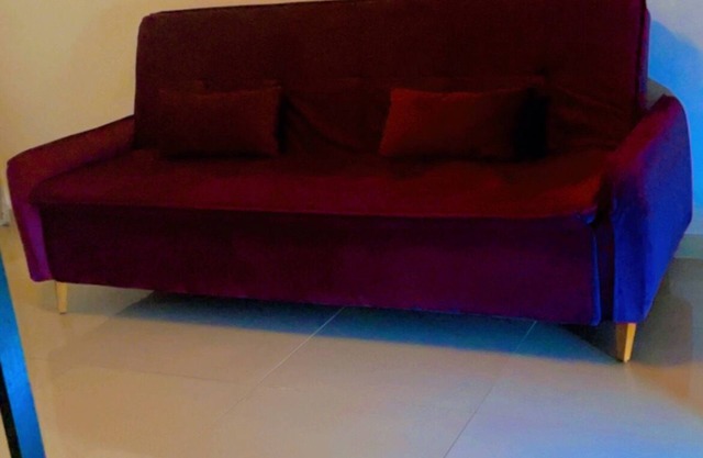 Cozy studio close to supermarket, pharmacy and shopping mall.