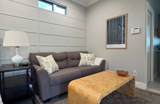 Cozy studio in a beautiful historic neighborhood. Walking distance to lightrail.