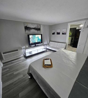 Cozy Studio with King Bed at Central Louisville