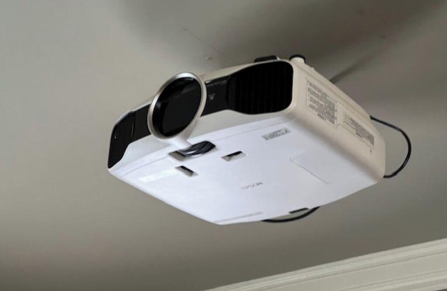 Cozy Studio with Mountain Views Available Month to Month-Pet Friendly!