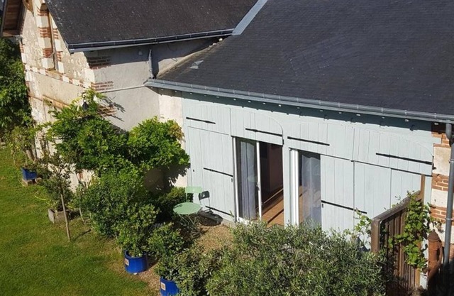 Cozy studio with parking and garden in Pontlevoy