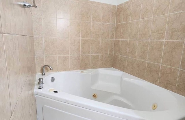 Cozy studio with WiFi and AC in charming Miami