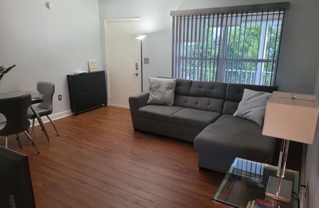 Cozy Surfside One bedroom condo right next to the beach