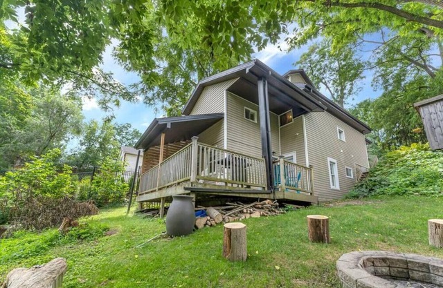 Cozy Town Retreat LowerUnit with Deck Area and BBQ
