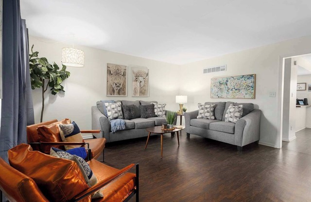 Cozy TownHome Renovated & Mins from KC Attractions