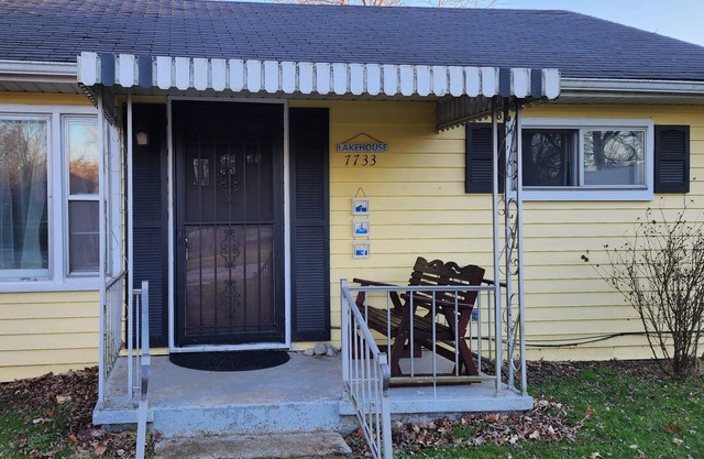 Cozy updated home w/channel access, deck, firepit & huge yard!