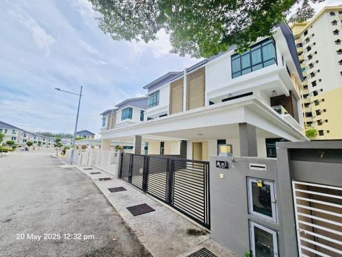 Cozy Villa - Private Pool, 5BR, KTV, BBQ, PS5 just 3 Mins to Batu Ferringhi Beach!