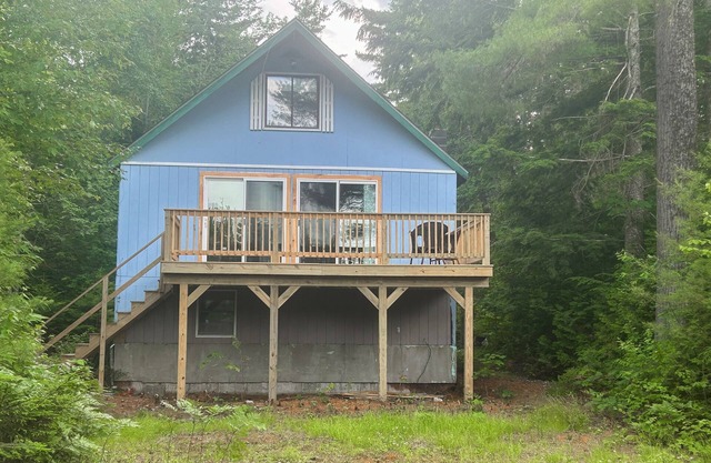 Cozy waterfront cottage, with gorgeous views , washer/dryer, and privacy