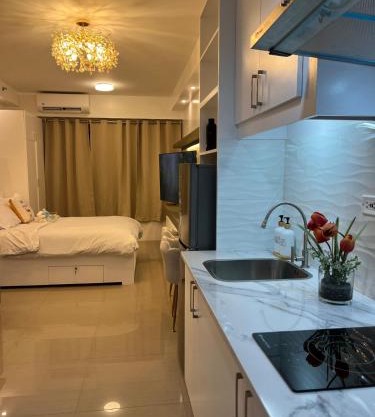 CQ House Luxe Stay with Pool View Near MOA & Airport