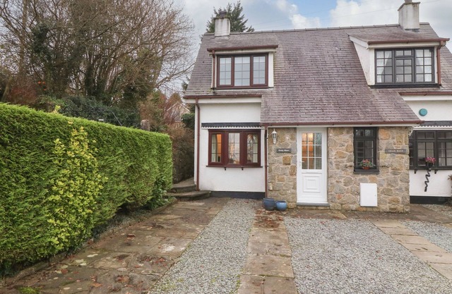 CRAIG MAWR, family friendly, character holiday cottage in Benllech