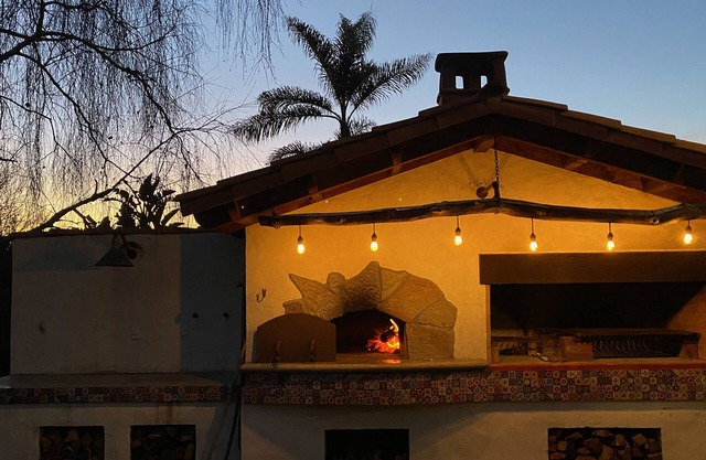 Creative & Colorful home with pizza oven. 2 miles to beach! SLO nearby too.