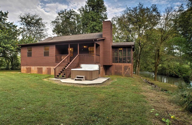 Creekfront Cabin Near Chattanooga w/Hot Tub!