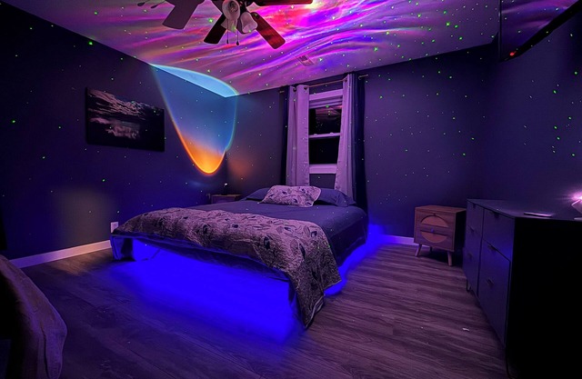 Creekside Blue- Modern 4 Bedroom farmhouse, trail access, plenty of parking,