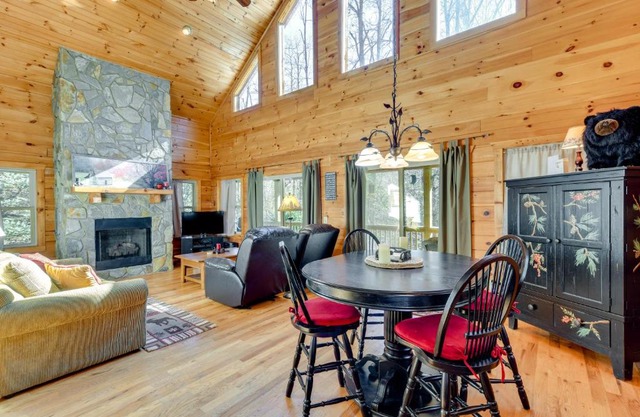 Creekside Cabin with Fire Pit and Grill on Hemphill