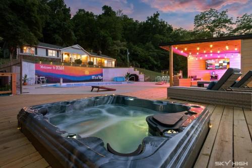 Creekside Oasis - 5BR Retreat with Pool & Hot Tub